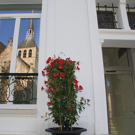 Le Cesar Hotel Provins Bagian luar foto