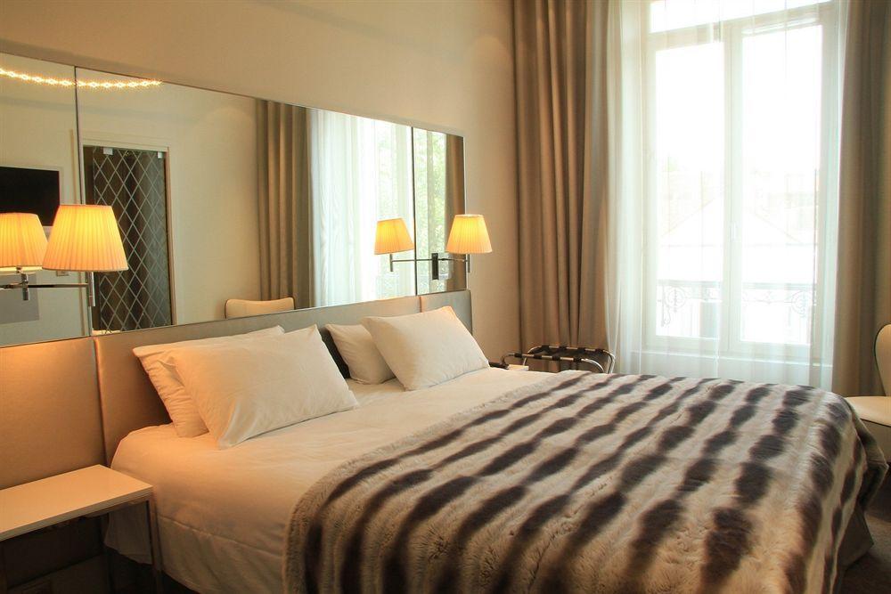 Le Cesar Hotel Provins Bagian luar foto