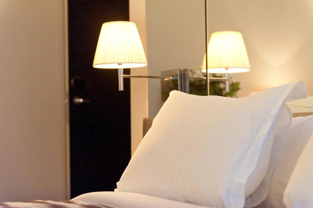 Le Cesar Hotel Provins Bagian luar foto