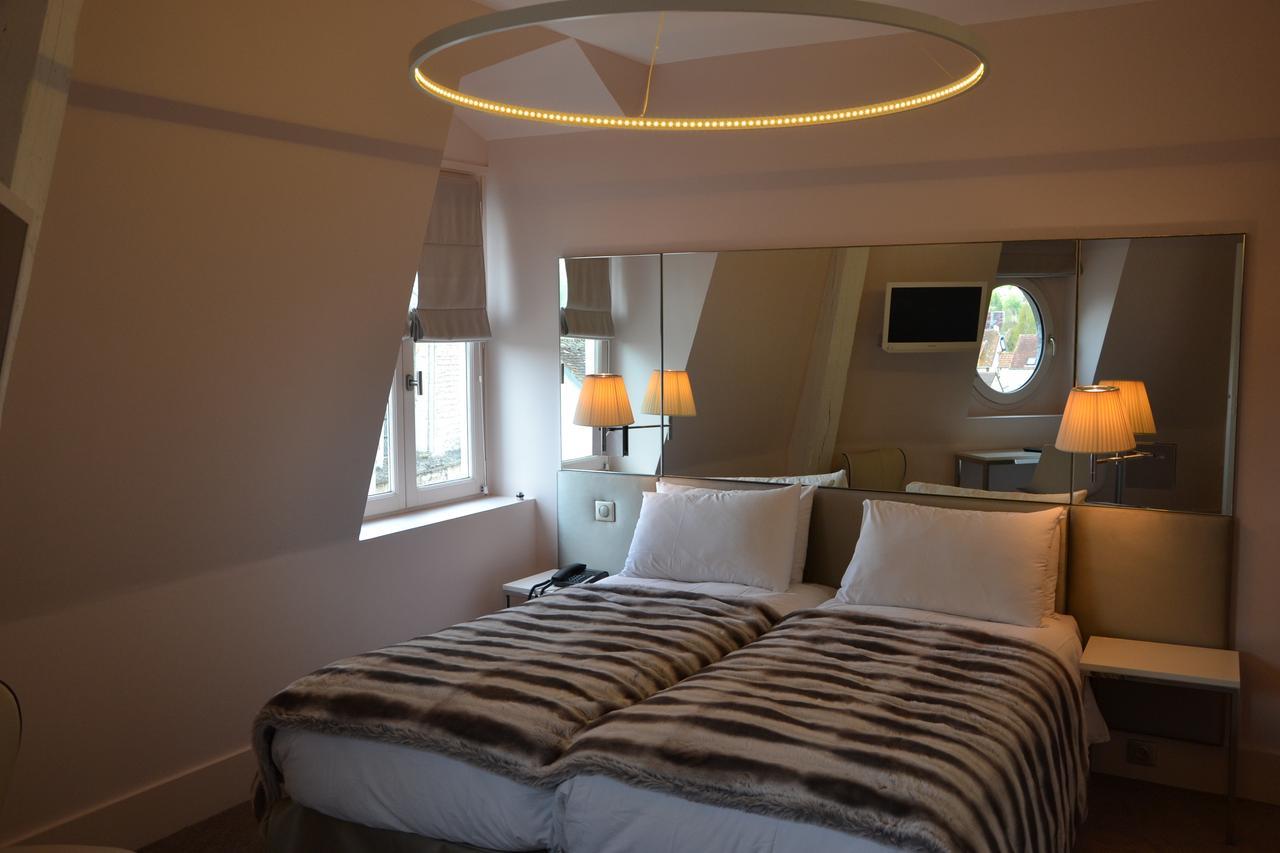 Le Cesar Hotel Provins Bagian luar foto