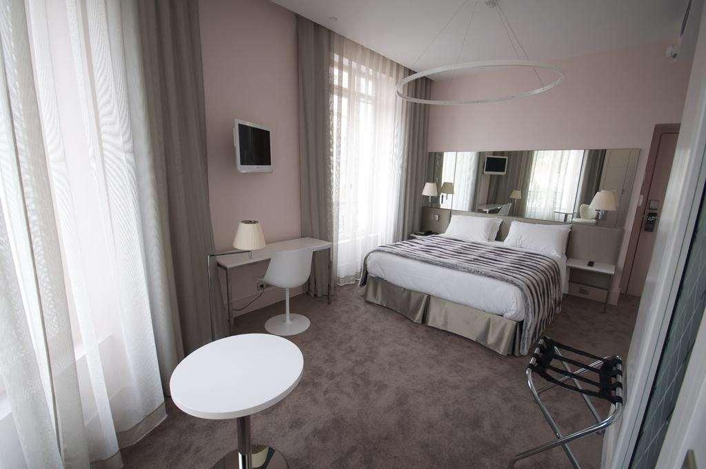 Le Cesar Hotel Provins Ruang foto