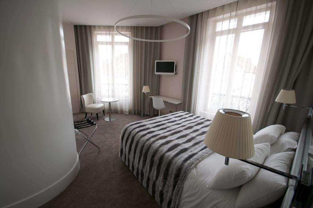 Le Cesar Hotel Provins Ruang foto
