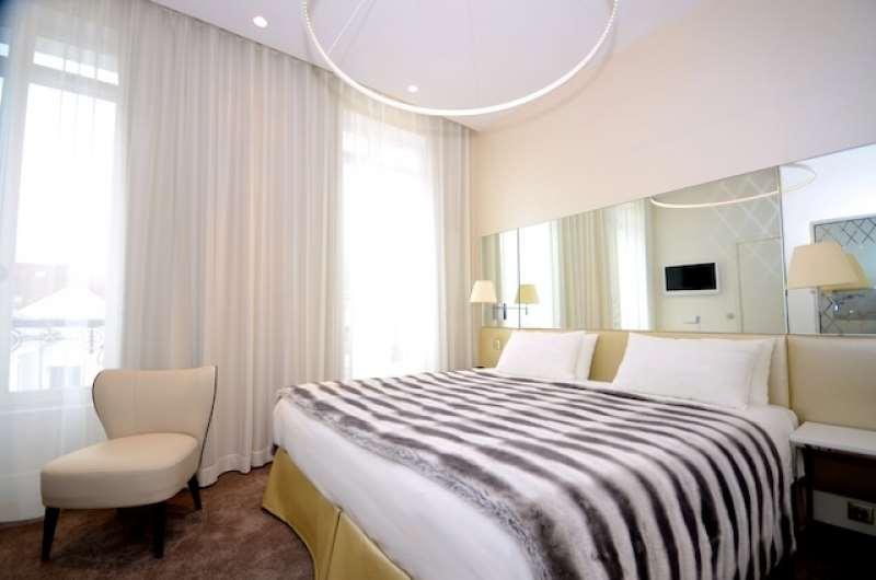 Le Cesar Hotel Provins Ruang foto