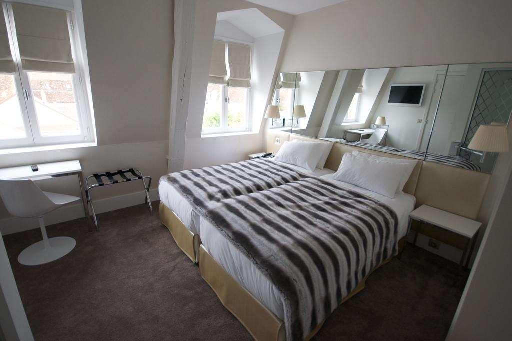 Le Cesar Hotel Provins Ruang foto