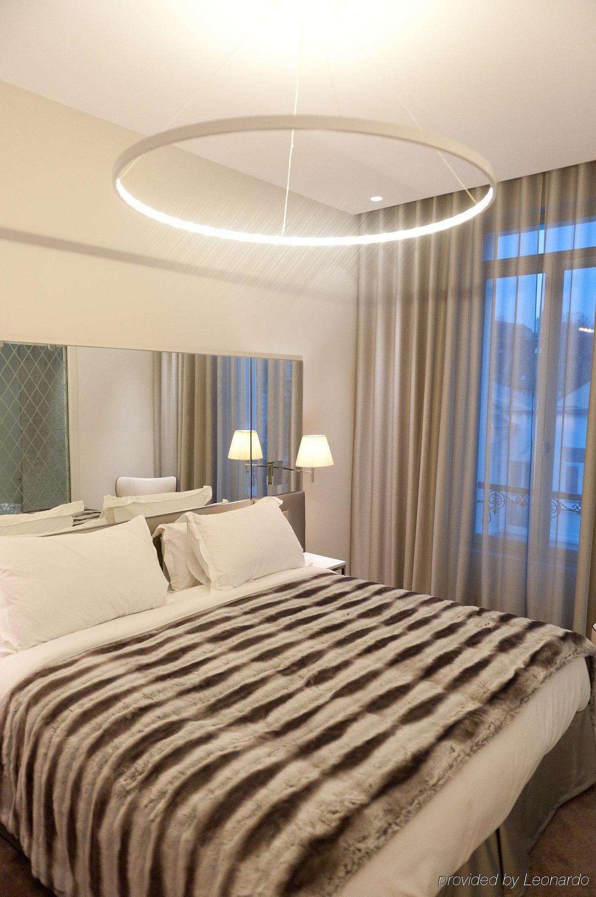 Le Cesar Hotel Provins Bagian luar foto